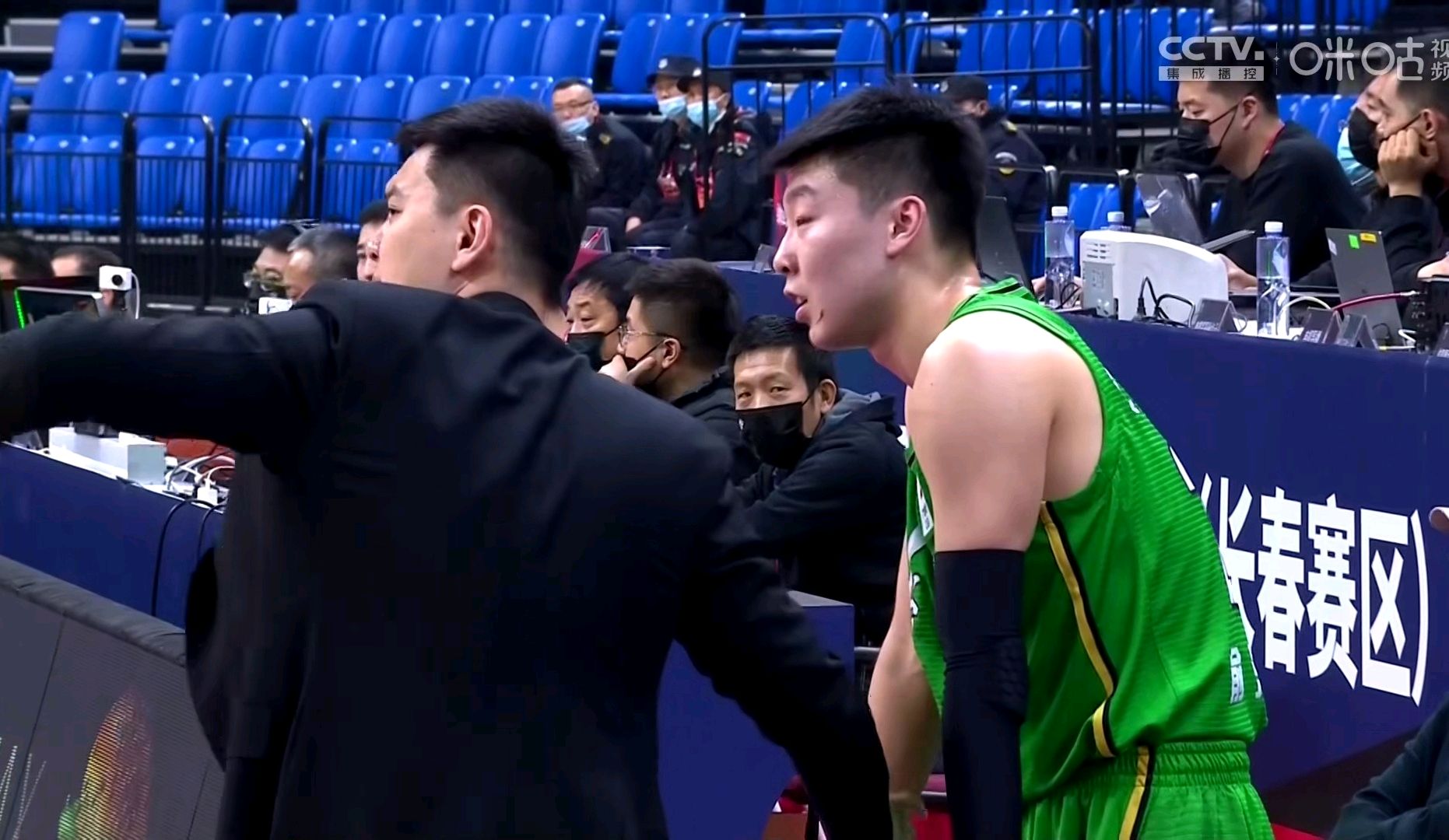 杨鸣回归辽篮执教首秀比赛全过程,杨鸣回归辽篮执教首秀集锦