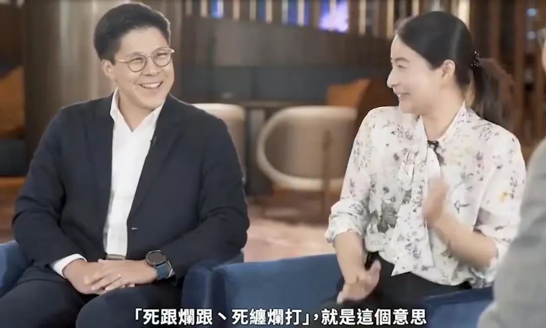 霍启刚郭晶晶恩爱,霍启刚晒家人外出合照郭晶晶抱花