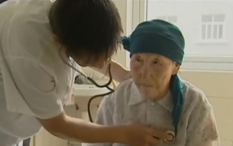 故事:江苏70岁老人头疼欲裂,检查时发现颅内有*弹子**,吓坏在场医生