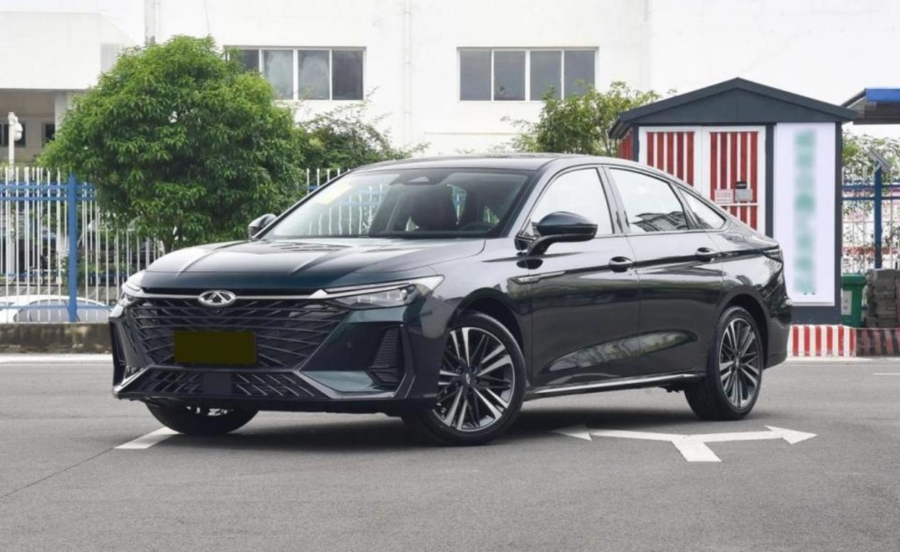 奇瑞艾瑞泽8对比长安uni-v,奇瑞艾瑞泽8新款2022手动挡