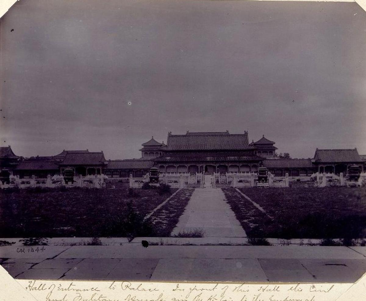 日军兽行：当着男人的面玷污了女儿，临走还残忍割下妻子乳房