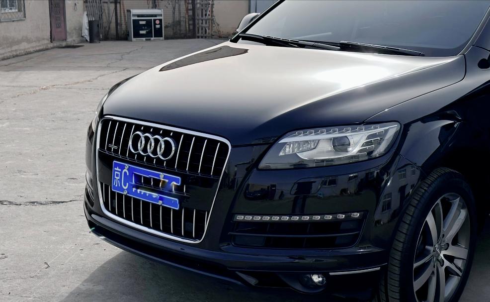 奥迪q7报废厂,老款奥迪q7出车祸