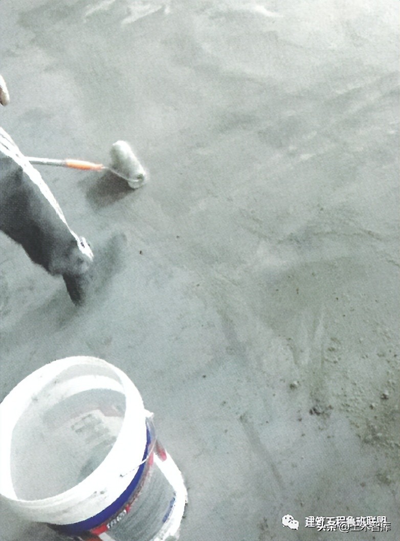 混凝土地面起砂如何快速处理,混凝土地面起砂发白什么原因