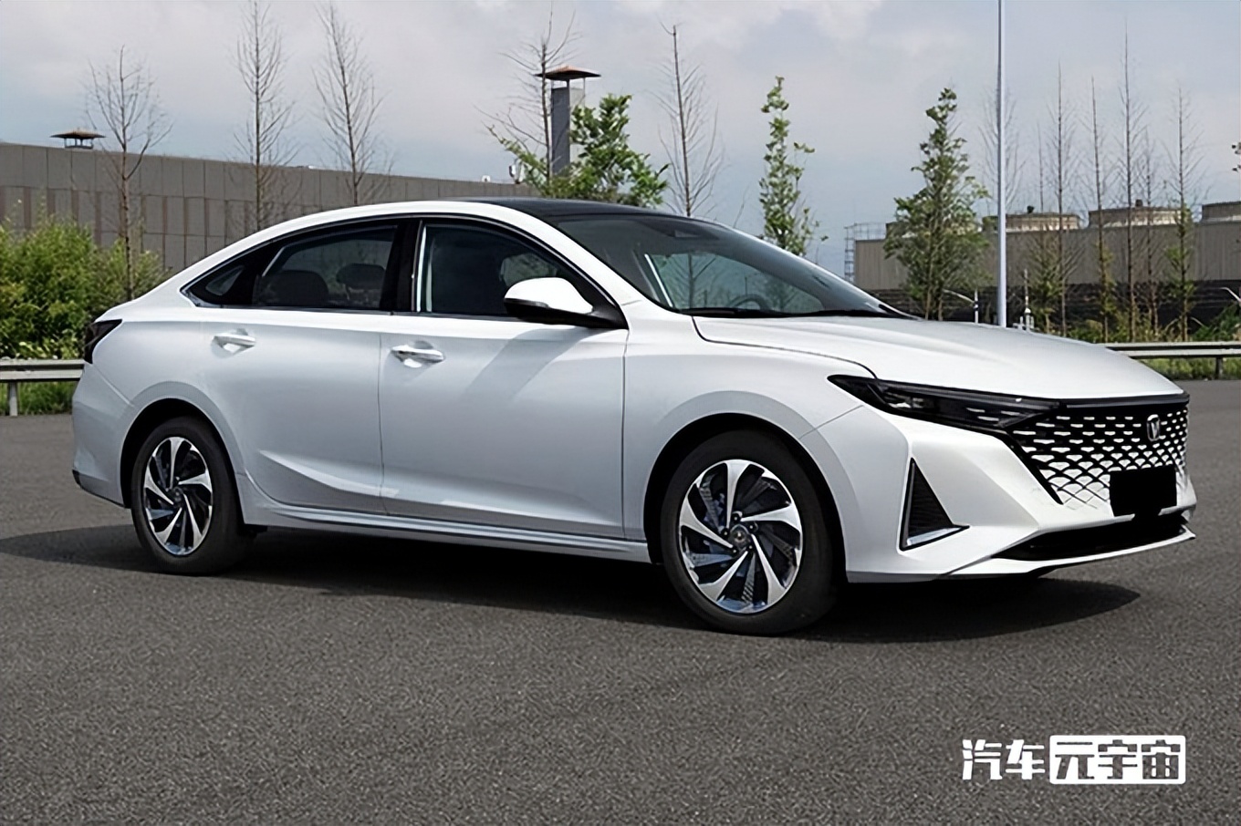 长安版“雅阁”实拍曝光！比UNI-V大很多，卖9万能火吗？