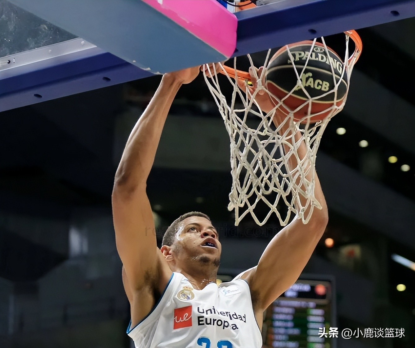 曝上海男篮签王哲林,曝周琦加盟上海队王哲林身高