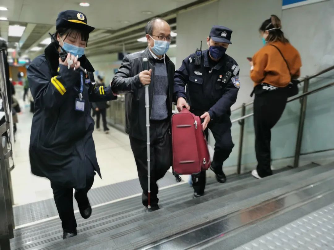 警花表白同为民警的新郎,警花燕子电影完整版