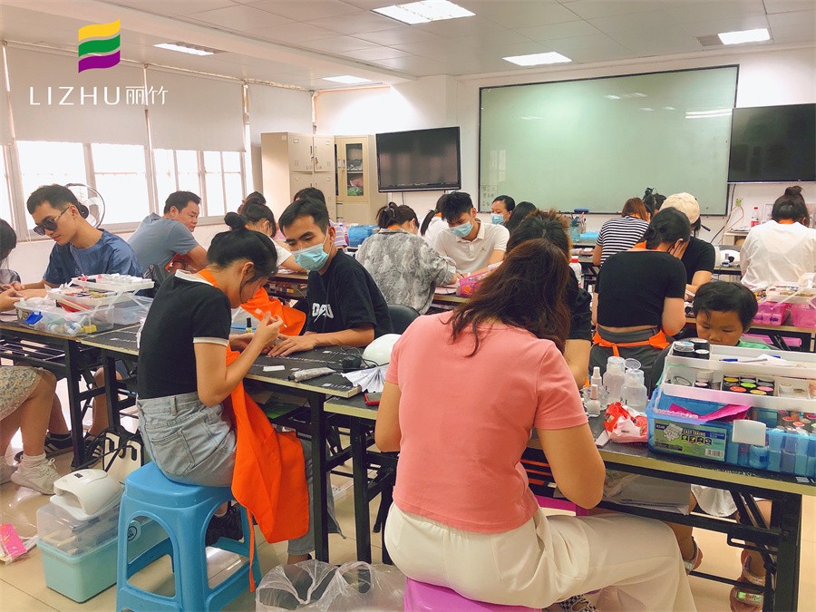 美甲学校培训得做什么款式,美甲学校学的美甲