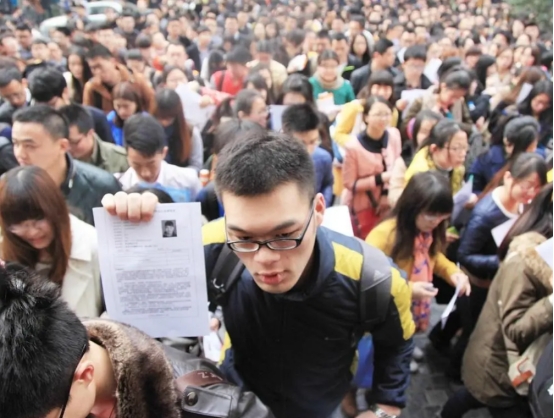 别再天天盯着考什么公务员,公务员福利待遇是不是比企业好