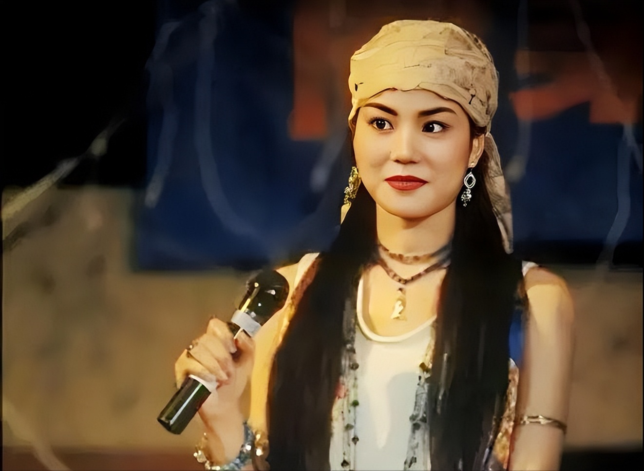 王菲和谢霆锋二人差几岁,王菲和谢霆锋以前结过婚吗