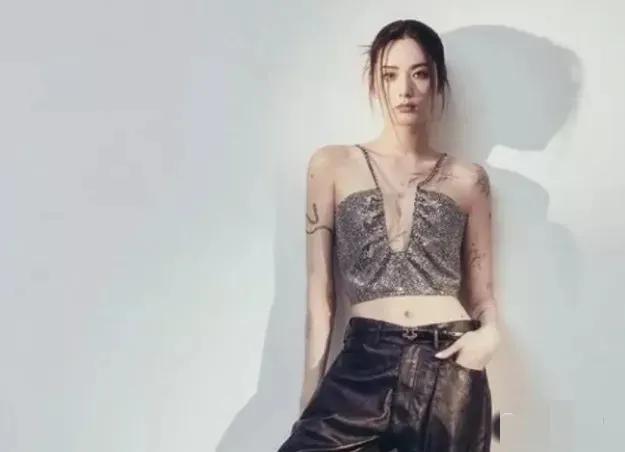 纹身有争议的明星,最近很火纹身女网红出事事件