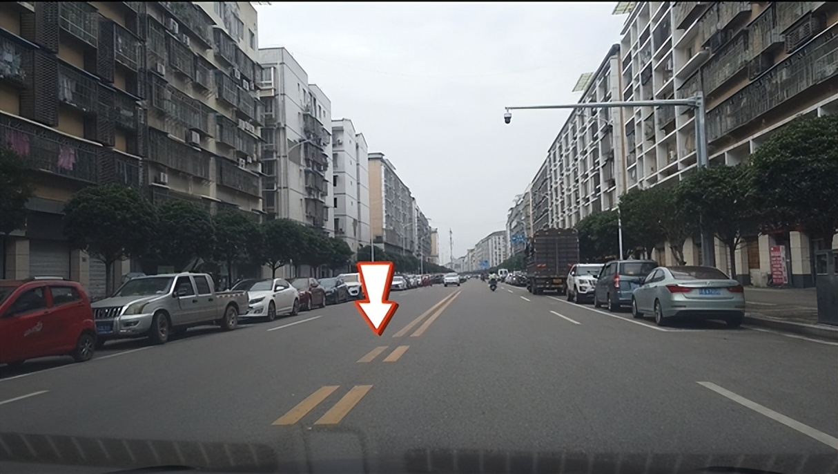 马路中心黄色双实线属于什么标线,道路中心黄色虚线属于哪一类标线