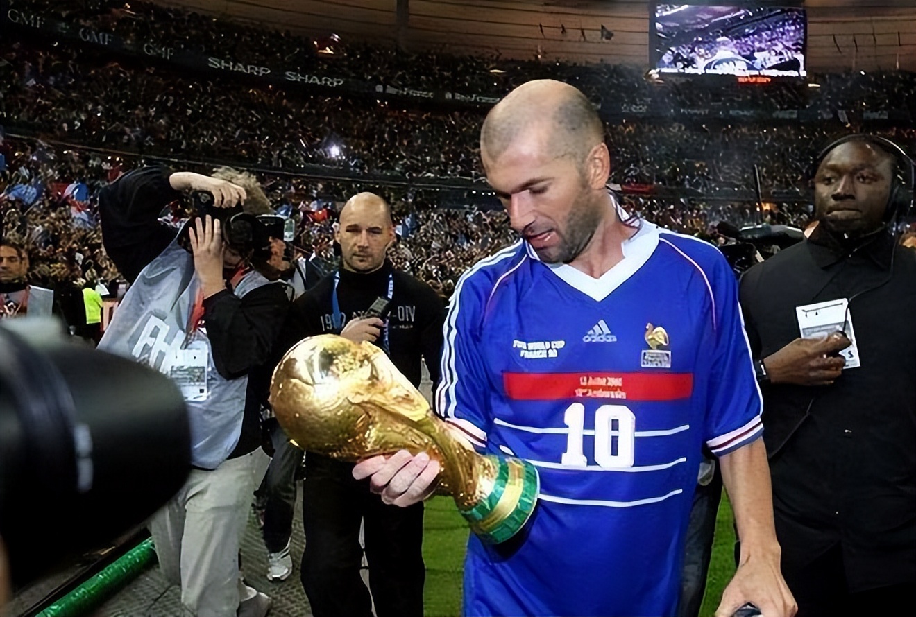 世界足坛史上十大巨星,世界足坛最伟大的十大球星