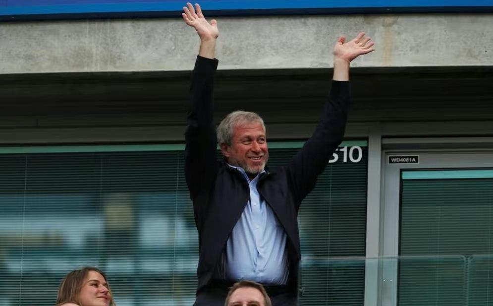 三家公司有意收购切尔西！利物浦名宿：足坛在双标