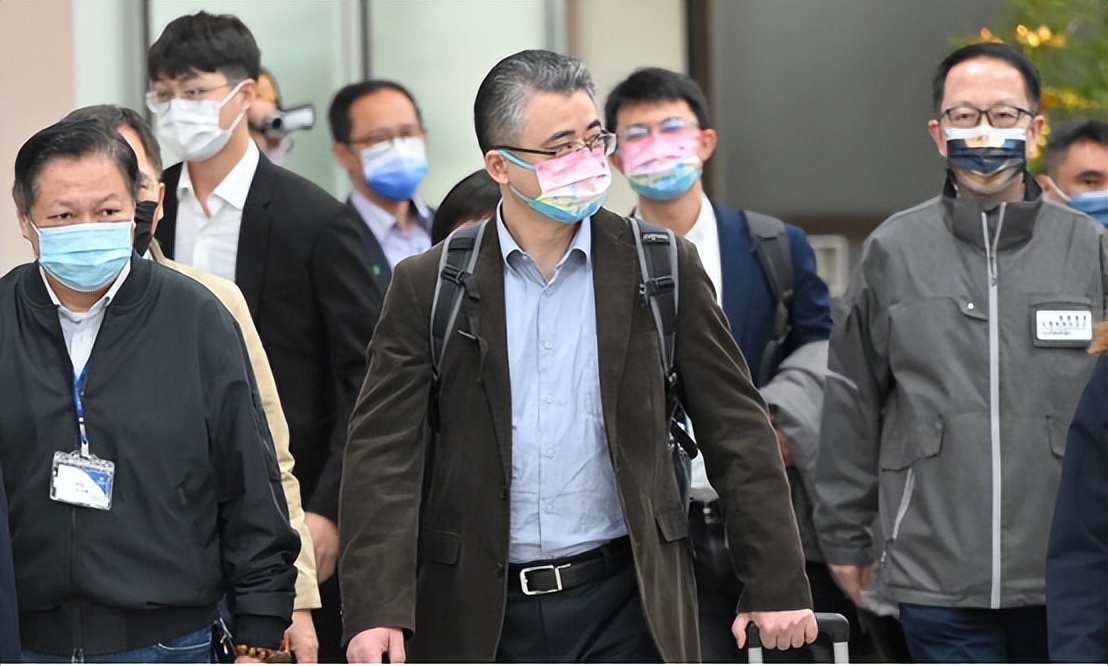 大陆代表团抵台,现场冲突一片混乱,顽固派扬言:台不怕大陆威胁