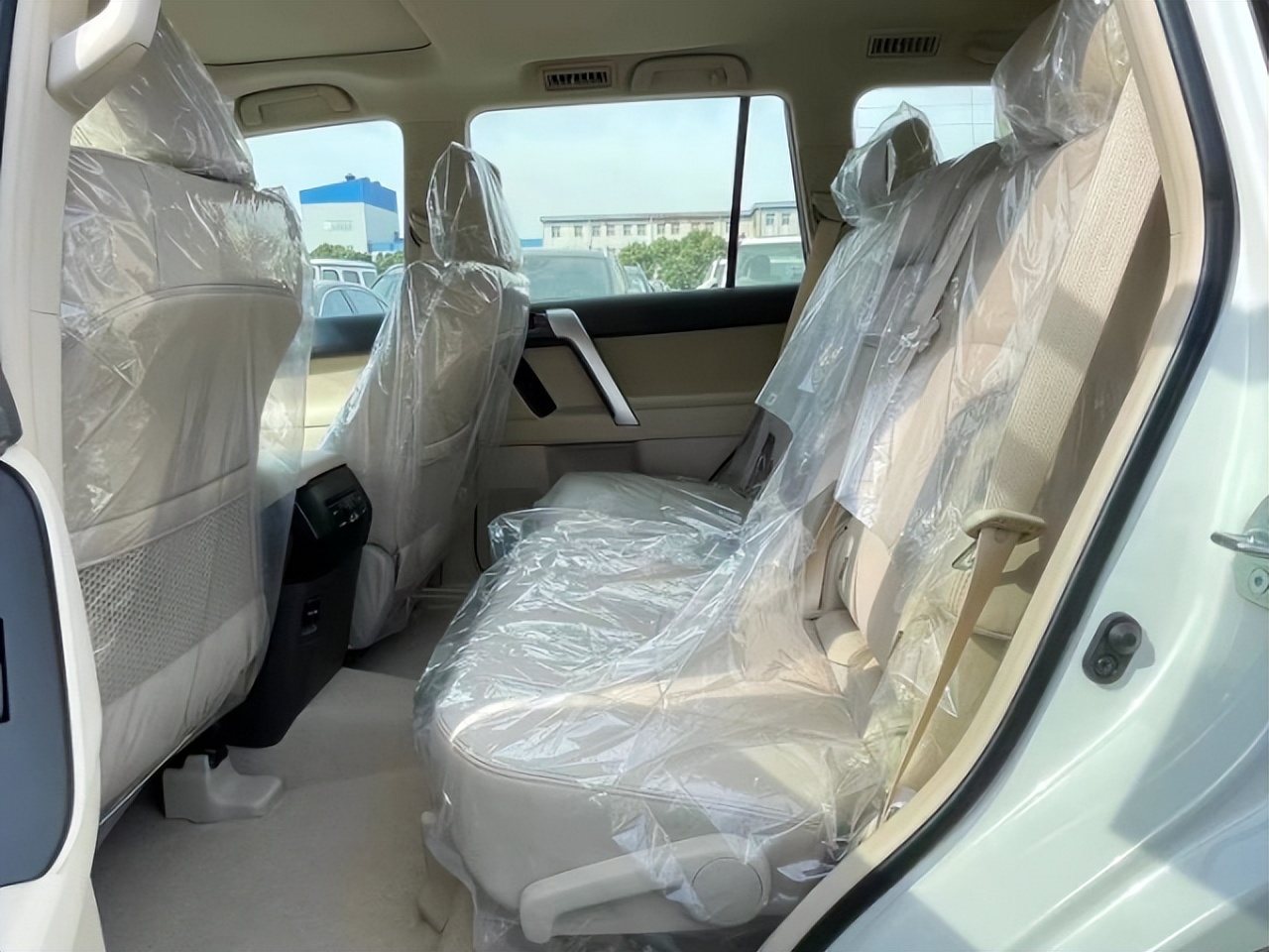 2017款丰田霸道4000中东版五座,中东版11年丰田霸道4000中网三色条