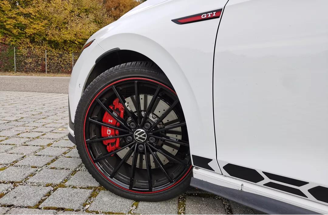 高尔夫8gti白色沉浸式体验,高尔夫8代gticlubsport