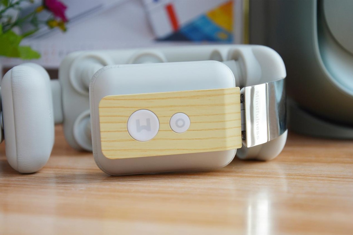 新款家用便携式充电颈椎按摩仪 (moza全颈椎按摩仪测评)