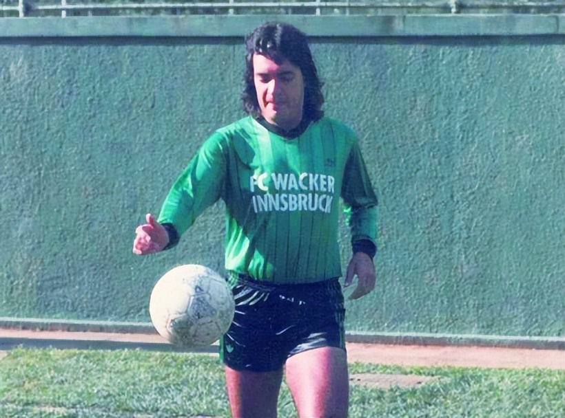 殴打球迷,殴打球迷的足球球员