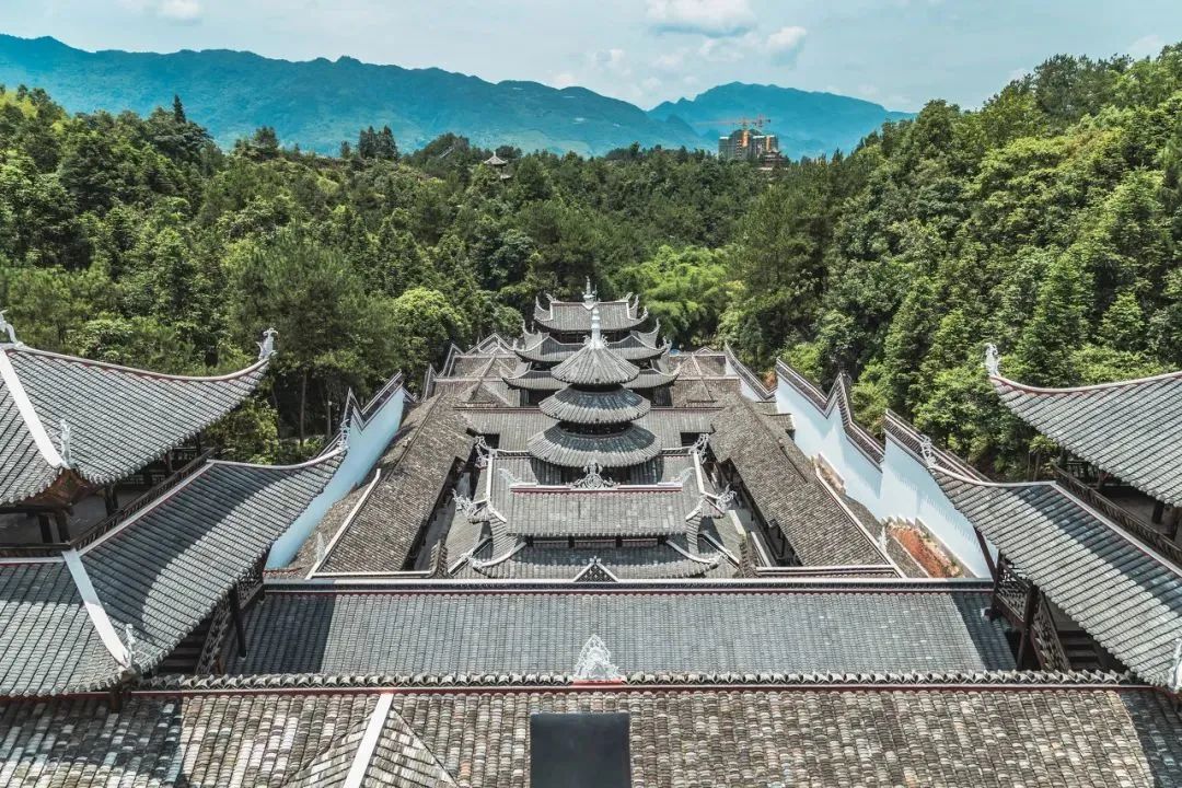 湖北恩施夏季热吗,湖北恩施人间仙境图片