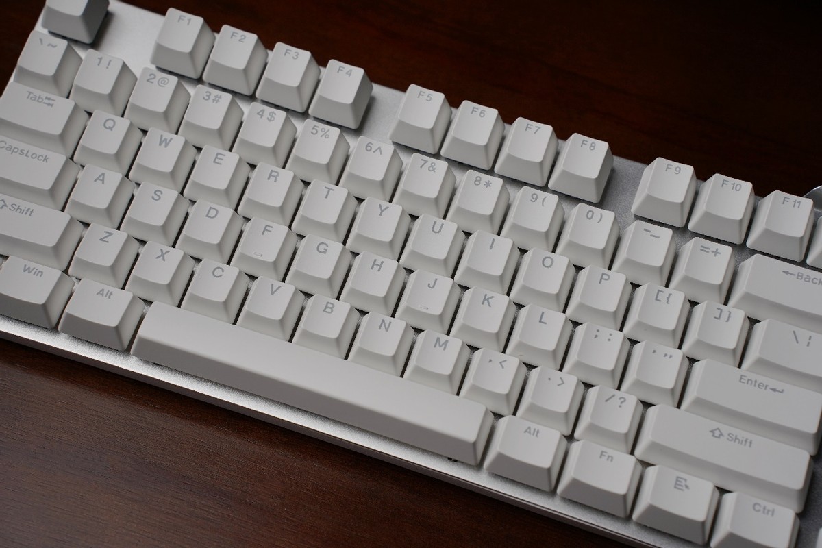 雷柏v700rgb机械键盘用什么轴,雷柏v700rgb合金版是热插拔吗