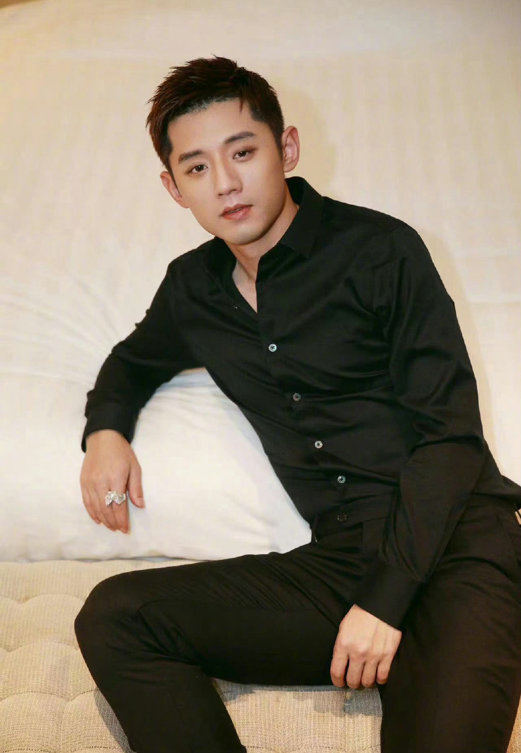 张继科给鲶鱼挡子弹,北极鲶鱼钟小姐照片