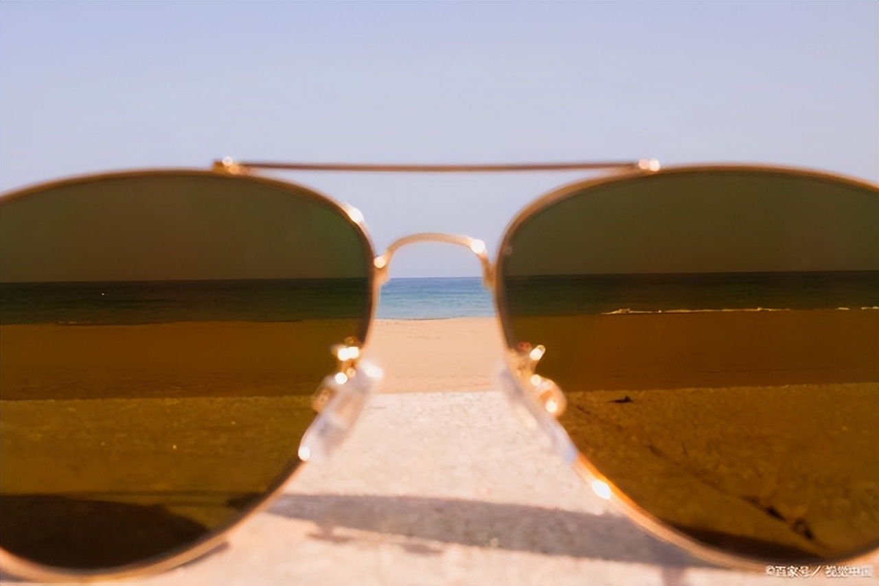 适合男士戴的太阳镜颜色,什么颜色太阳镜最防紫外线