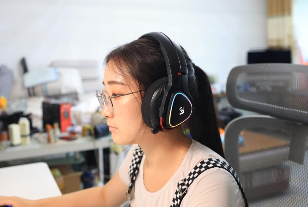 双飞燕血手幽灵无线耳机,辨位感强烈的电竞耳机推荐