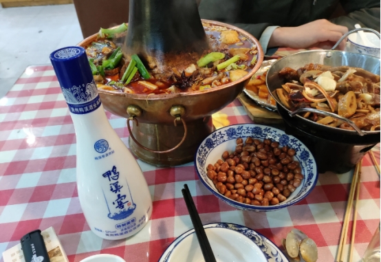 农村街头十几块一斤的散酒,街边散酒是粮食酒吗