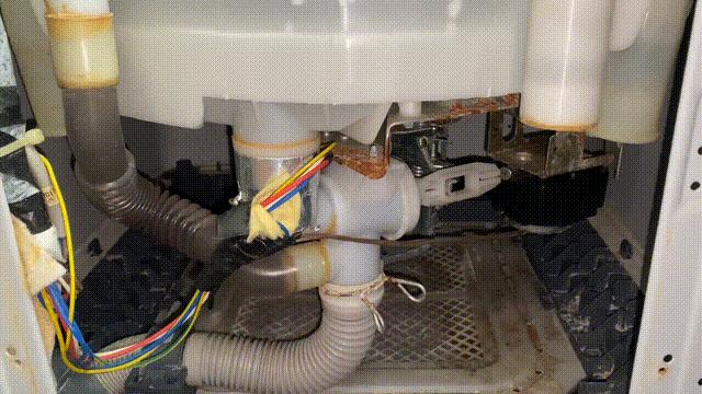 滚筒洗衣机出现排水故障怎么解决,小天鹅滚筒洗衣机排水故障e21