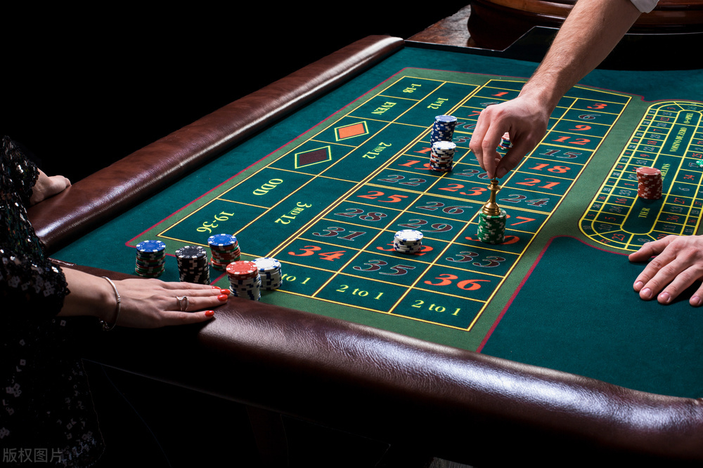 茶楼里面摆游戏机会判刑吗,茶楼摆一台水果机违法吗