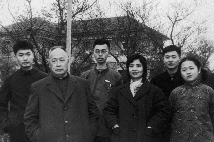 十大元帅榜单公布，蒋介石看后面露难色说道：陈毅太厉害了