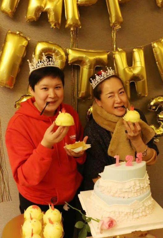 万梓良前妻恬妞与恬妮关系,恬妮和万梓良生有孩子吗