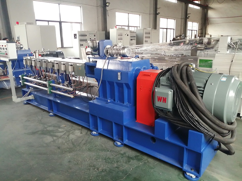 挤出机螺杆上的塑料怎样清理,如何清洗造粒机螺杆