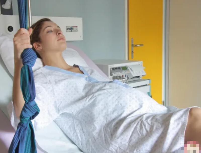 孕妈分娩用力,孕妈艰难生产