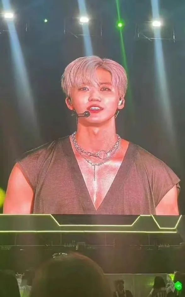 现在流行宽肩,韩国流行宽肩