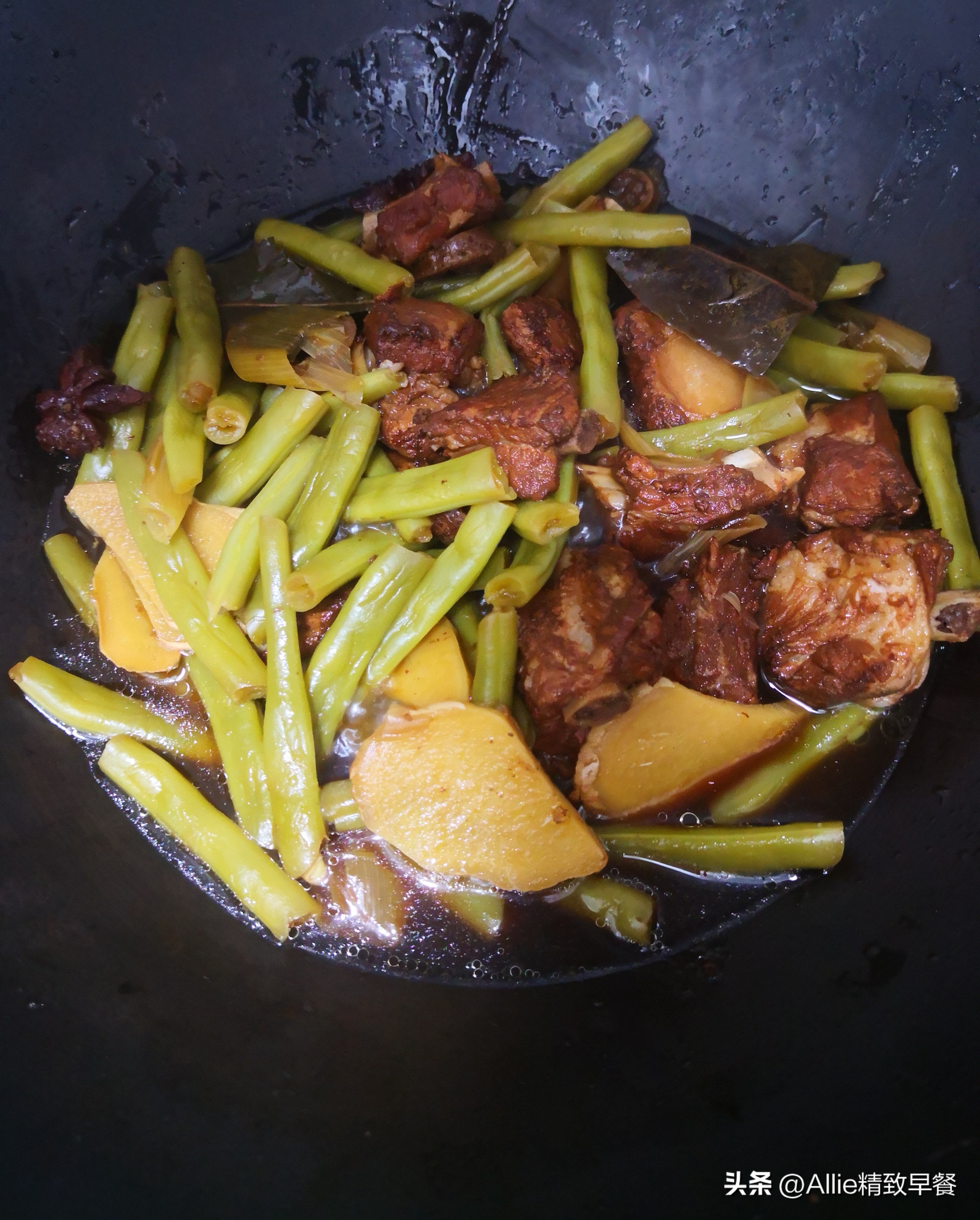 生面条做焖面怎么老是粘锅,焖面怎么做才能软烂不粘锅