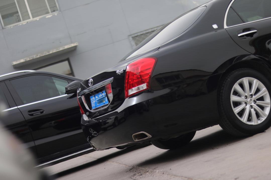 皇冠3.0经典老车翻新复活视频,丰田皇冠13代翻新