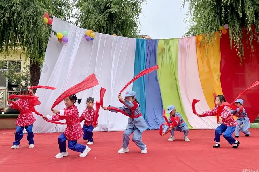 六一儿童节花儿与少年,六一儿童节花儿向阳开