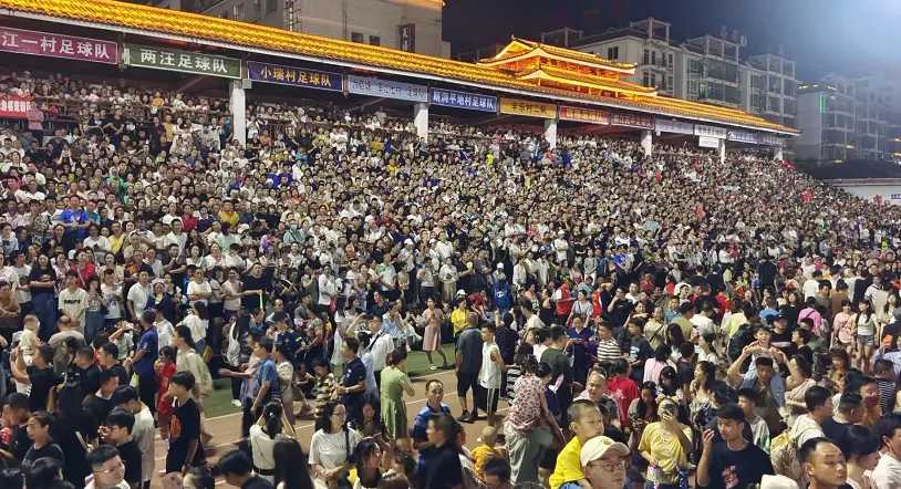 球迷对村超的看法,村超比赛停了吗