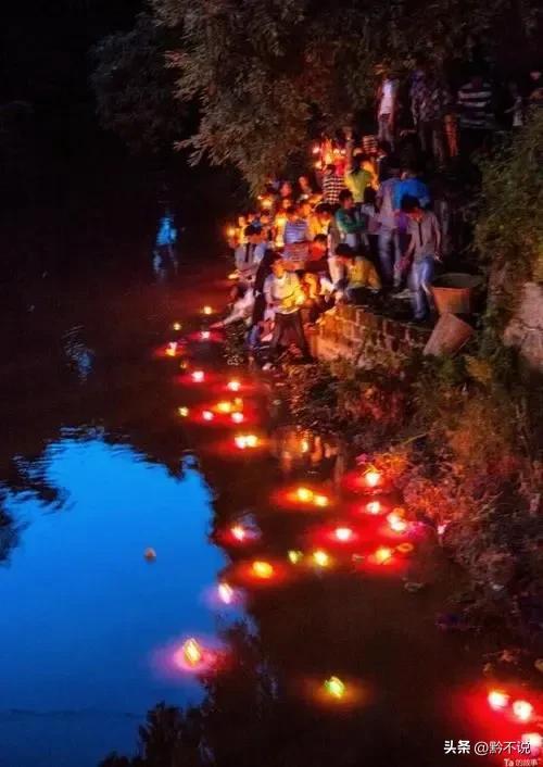 姐弟捡烟花壳卖不出去,姐弟俩过年捡两千斤烟花