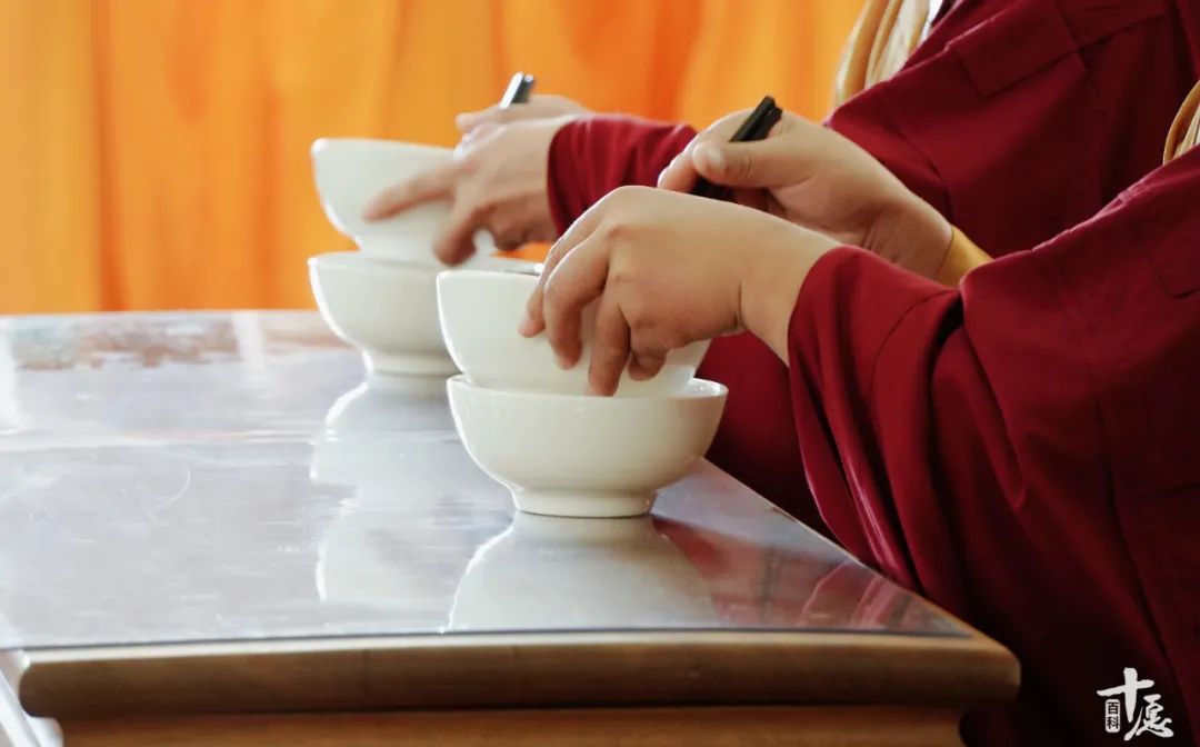 去寺院过门槛有什么讲究,去寺庙吃斋有什么讲究