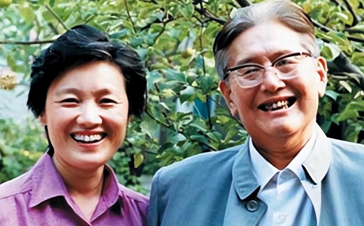 乔冠华到底有多强？联合国大会仰天大笑，毛主席：一文顶两坦克师