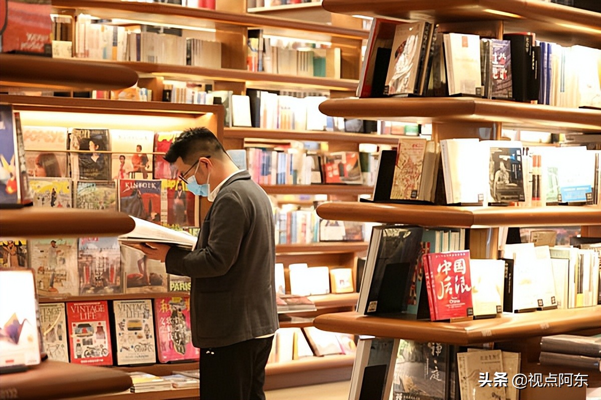 打卡西高新网红书店，常读书是人生精进最低的投资