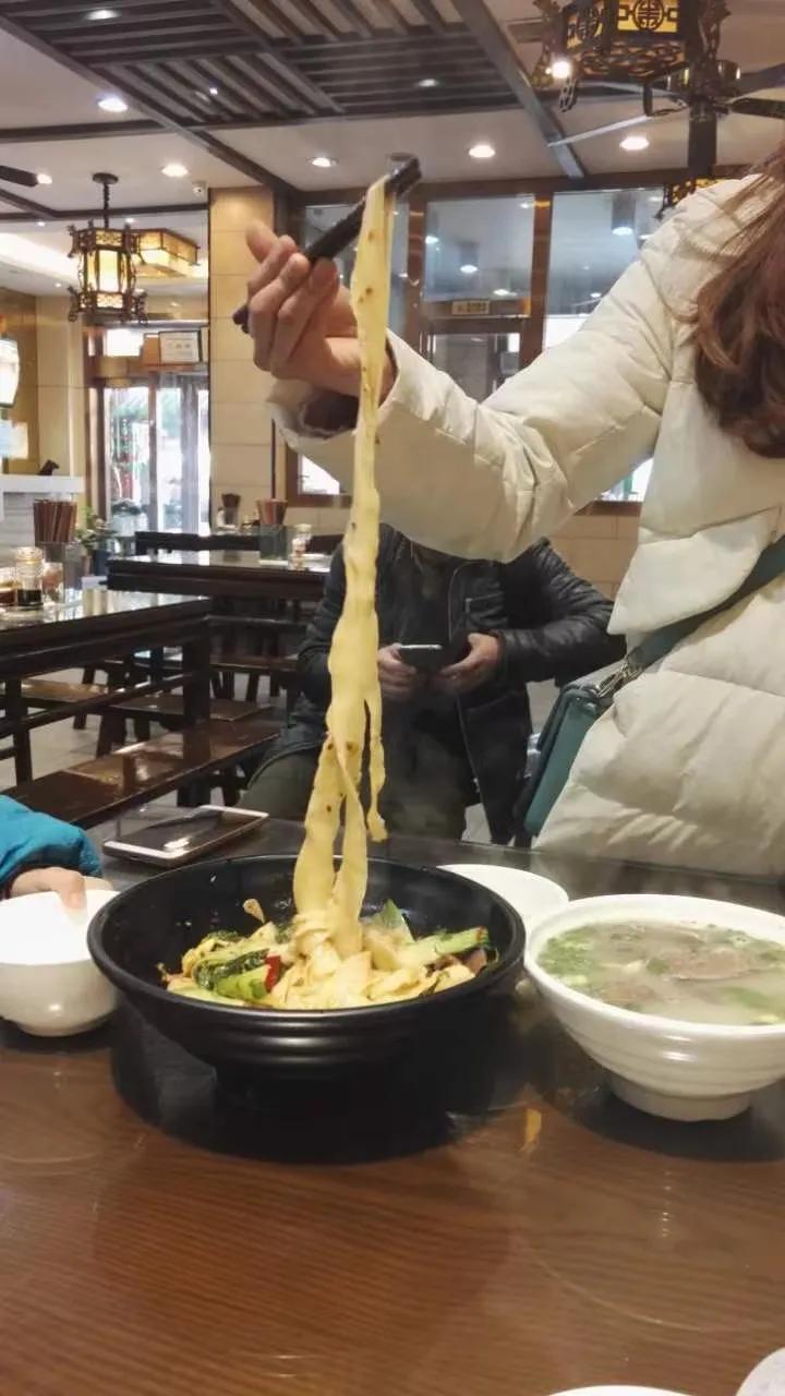 西安的biangbiang面历史,西安biangbiang面是什么字