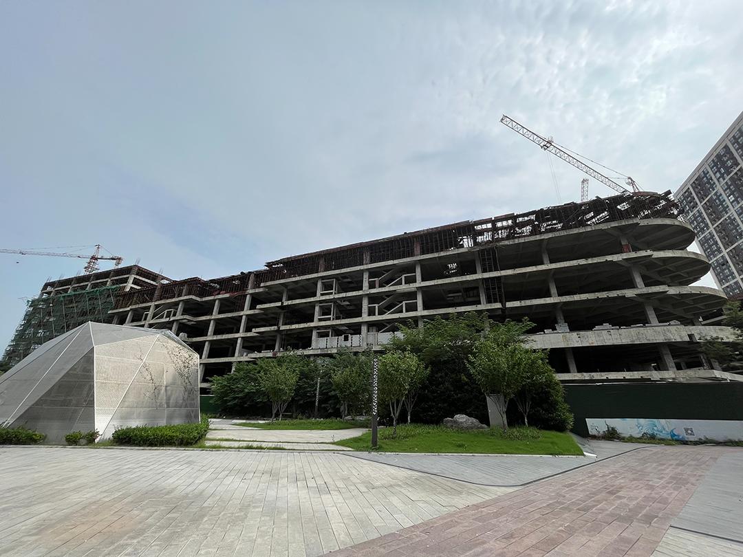 历经14年！南京地标商业终于动了，不过部分仍在烂尾…