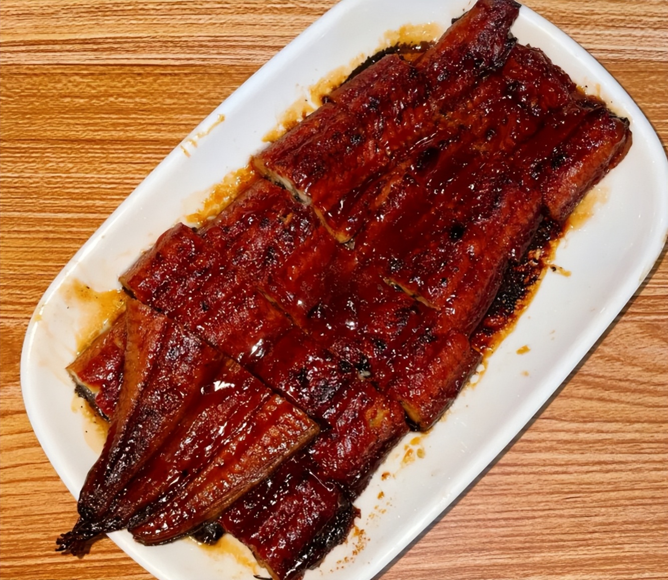 00后小情侣,在南京老面馆点了2份鳗鱼炒饭花了132,老板说不赚钱