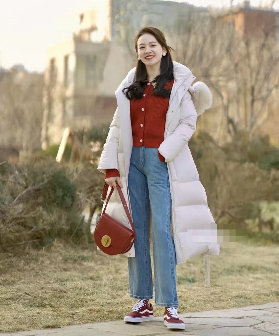 白色搭什么颜色最好看冬季女士,秋冬搭配什么颜色显白