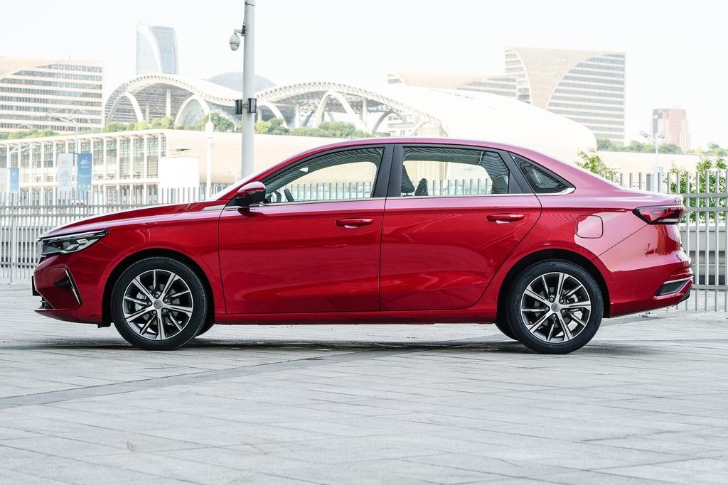 10万左右的家用轿车大比拼,10万以内四款家用小型车测试