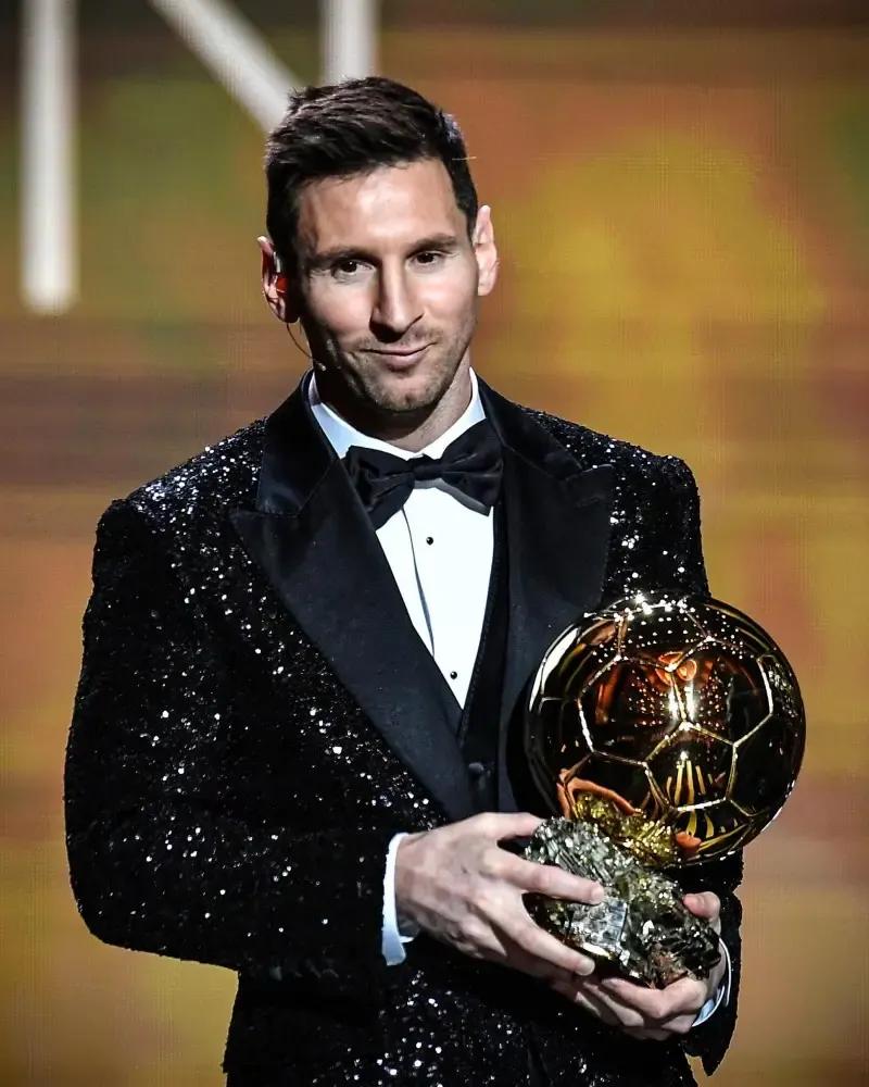 梅西从侏儒症到足球巨人,梅西从小侏儒症