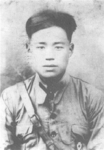 王近山逝世，*小平邓**在悼词上划掉四个字，14年后为其题一代战将